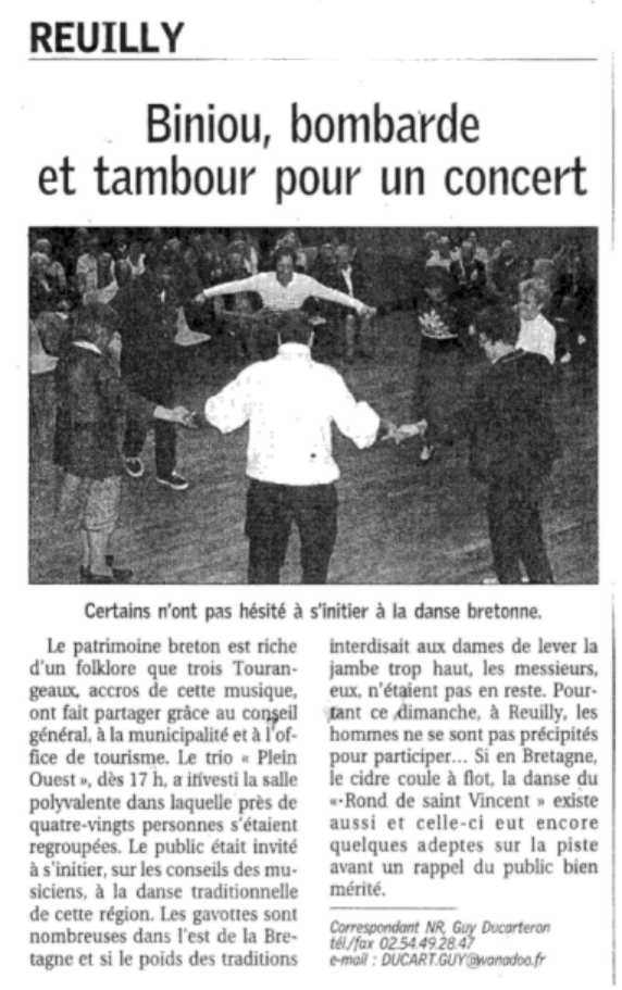 article de Guy Ducarteron présentant l'initiation à la danse par le trio et la place de la musique bretonne en Touraine. La photo montre une danse en rond